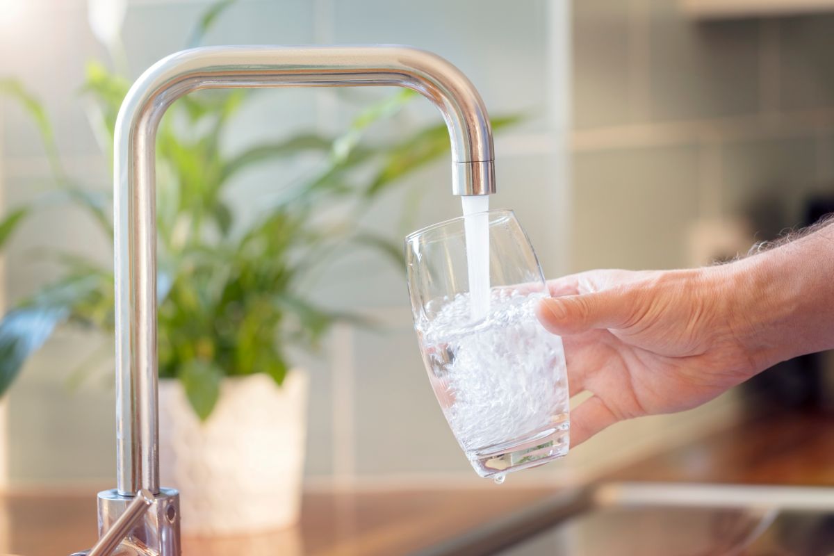 tap water filling glass